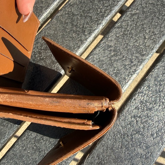 Louis Vuitton Caramel Vernis Monogram Compact Wallet - Picture 8 of 9